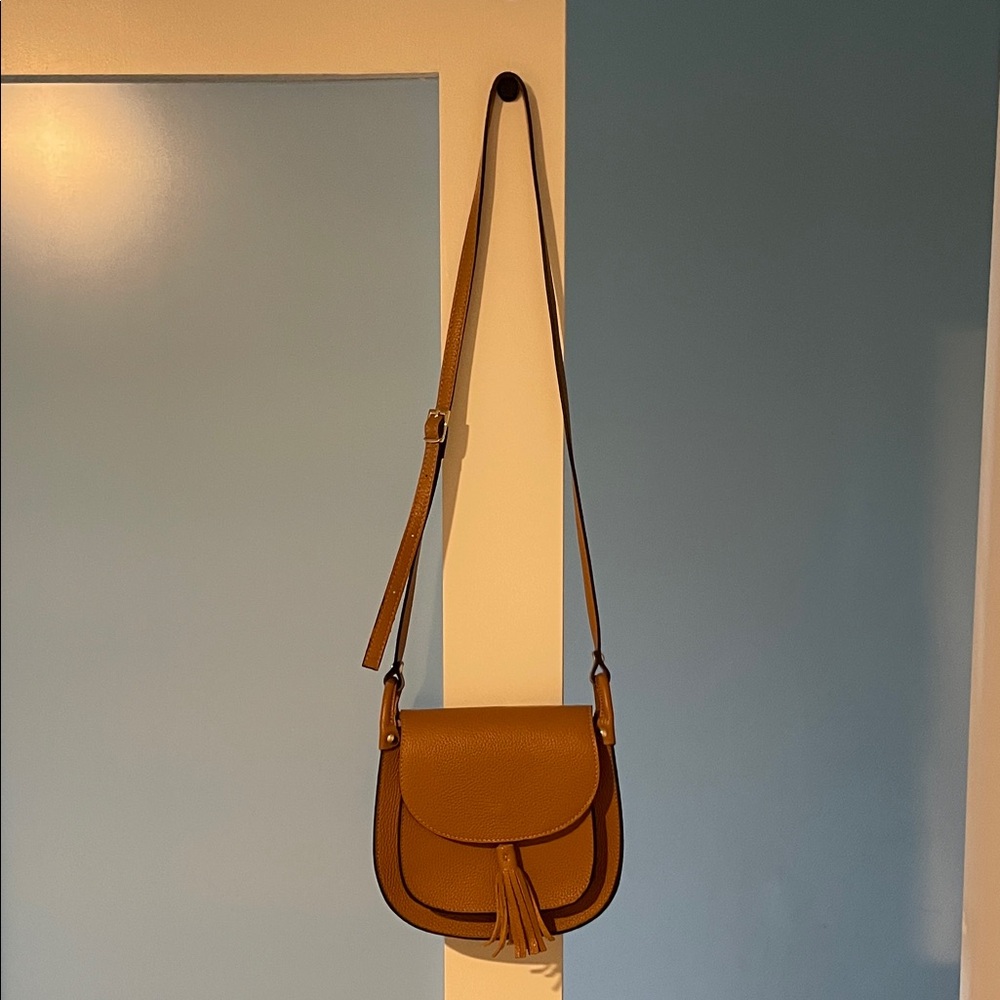 Vera Pelle Tan Leather Crossbody Bag with Tassel